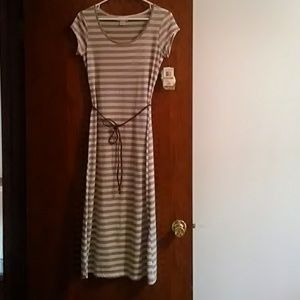 Belle du Jour maxi dress w/ tassle tie belt NWT
